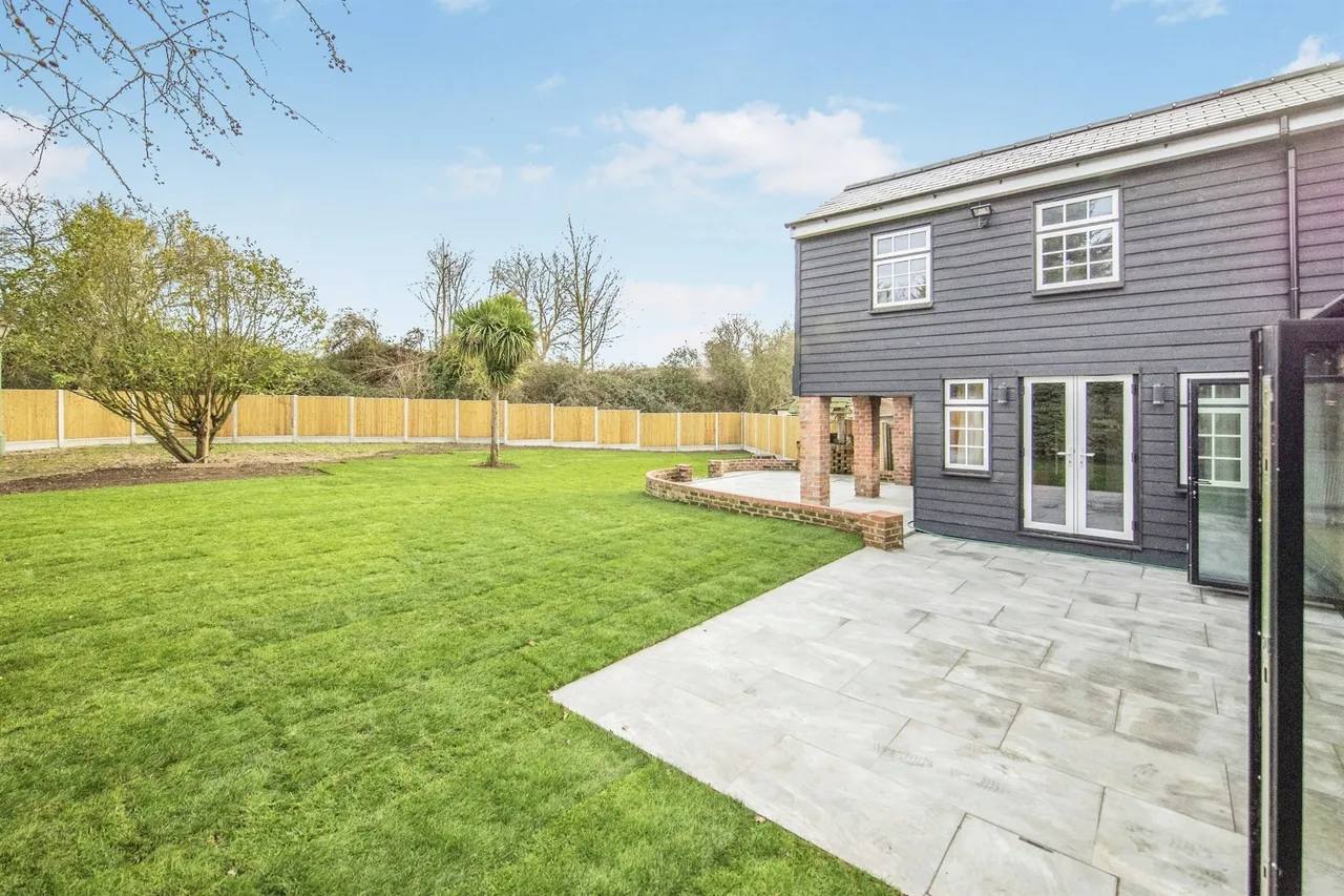 Coggeshall Road, Feering, CO5, photo 68
