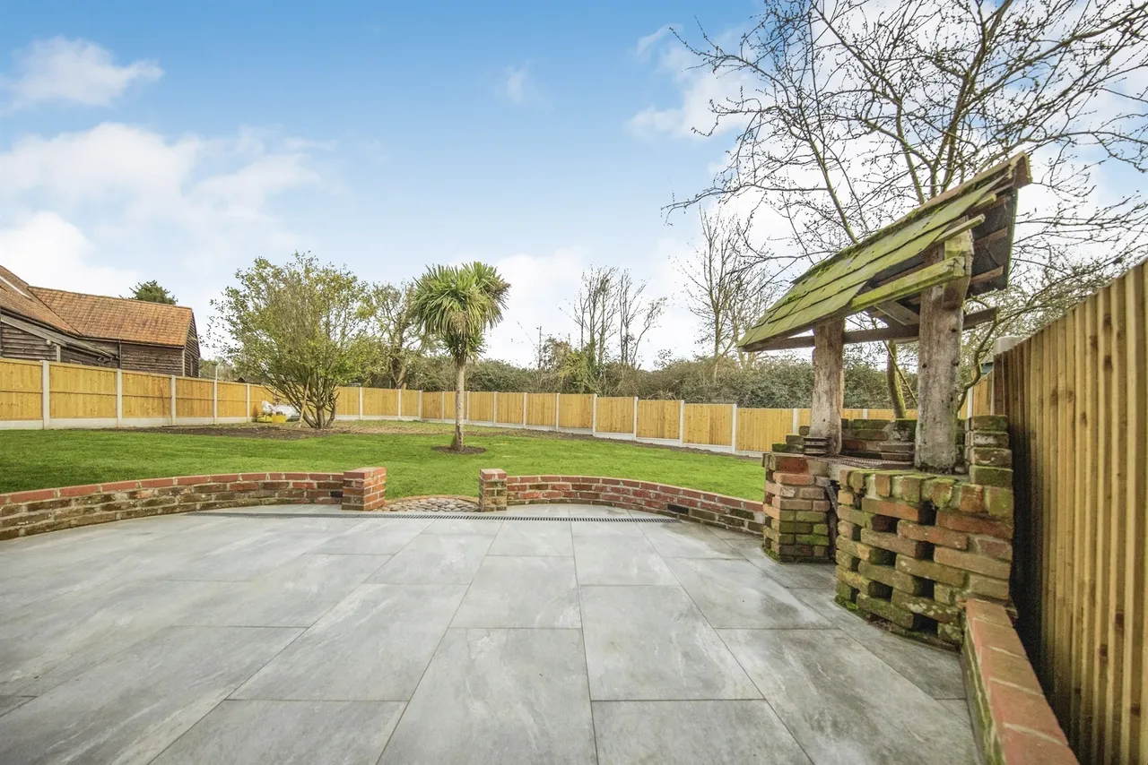 Coggeshall Road, Feering, CO5, photo 74