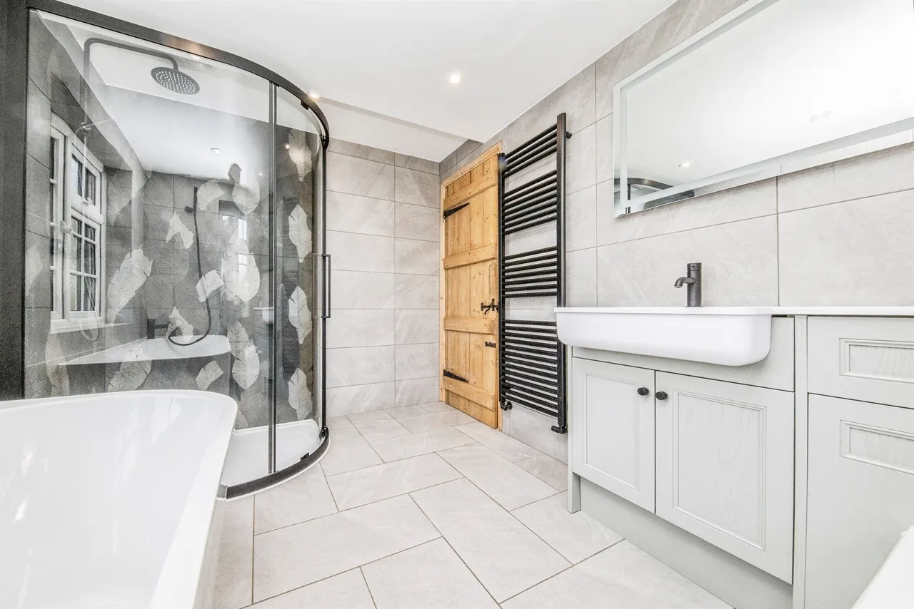 Coggeshall Road, Feering, CO5, photo 81