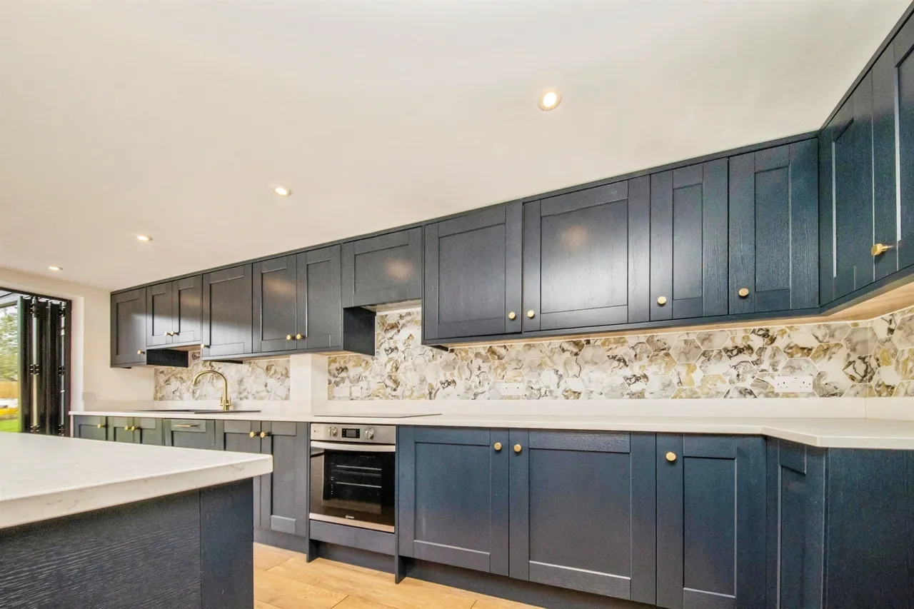 Coggeshall Road, Feering, CO5, photo 49