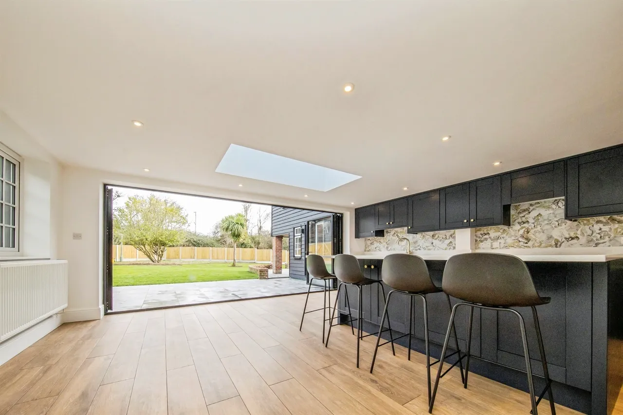 Coggeshall Road, Feering, CO5, photo 40