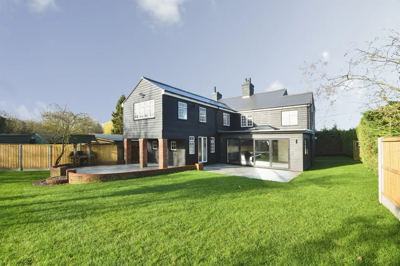 4 bed house for sale, Coggeshall Road, Feering, CO5
