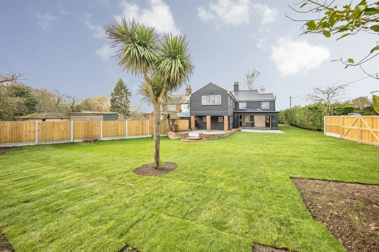 Coggeshall Road, Feering, CO5, photo 70