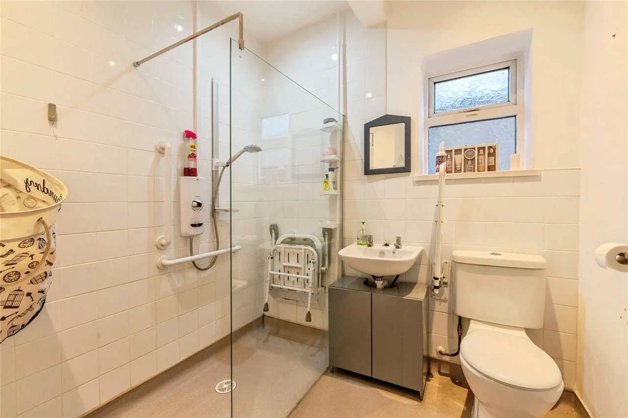 Meteor Road, Westcliff-On-Sea, Essex, SS0, photo 5