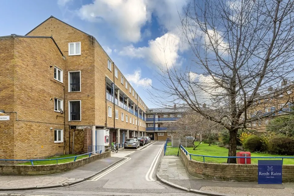 2 bed flat for sale, Burbage Close, London, SE1