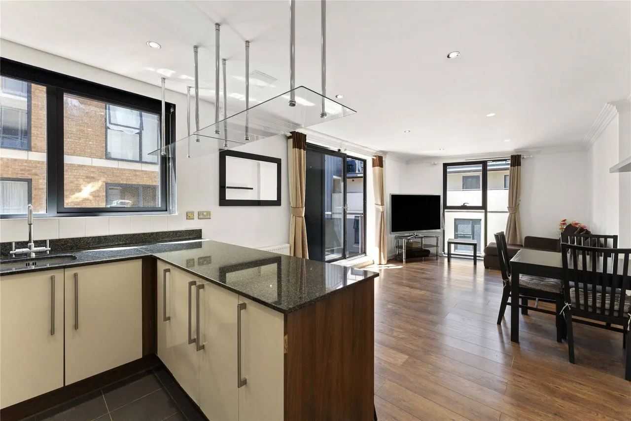 St. Mary's Road, Surbiton, KT6, photo 3