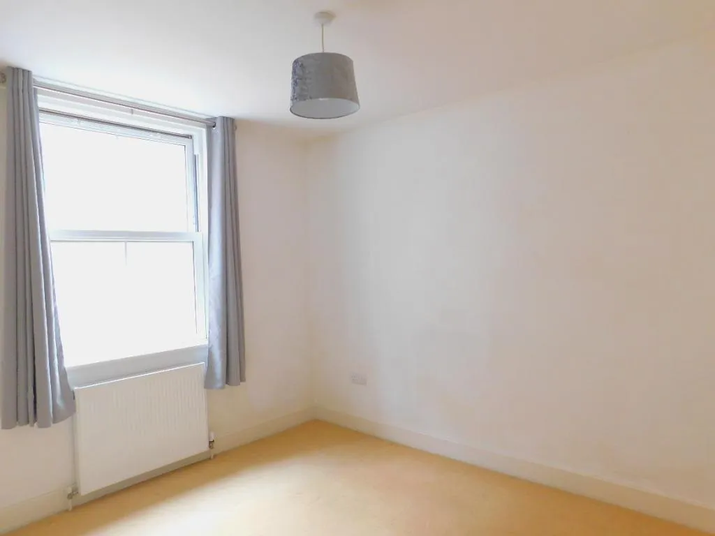 High Street, Sheerness, ME12, photo 8