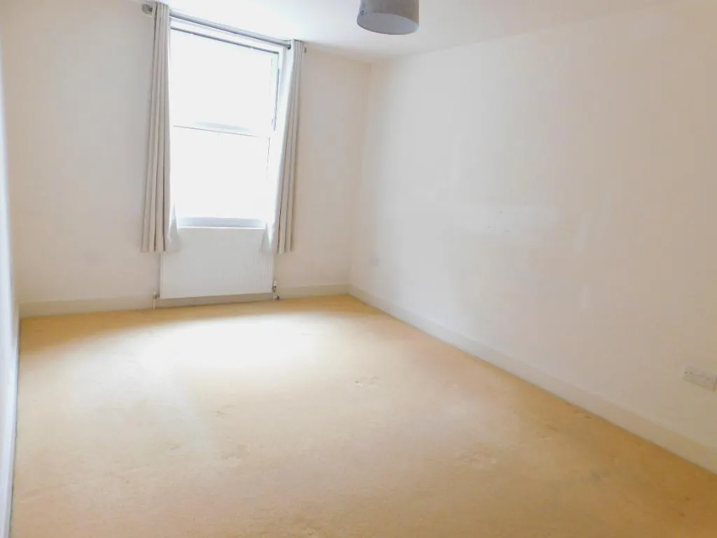 High Street, Sheerness, ME12, photo 9