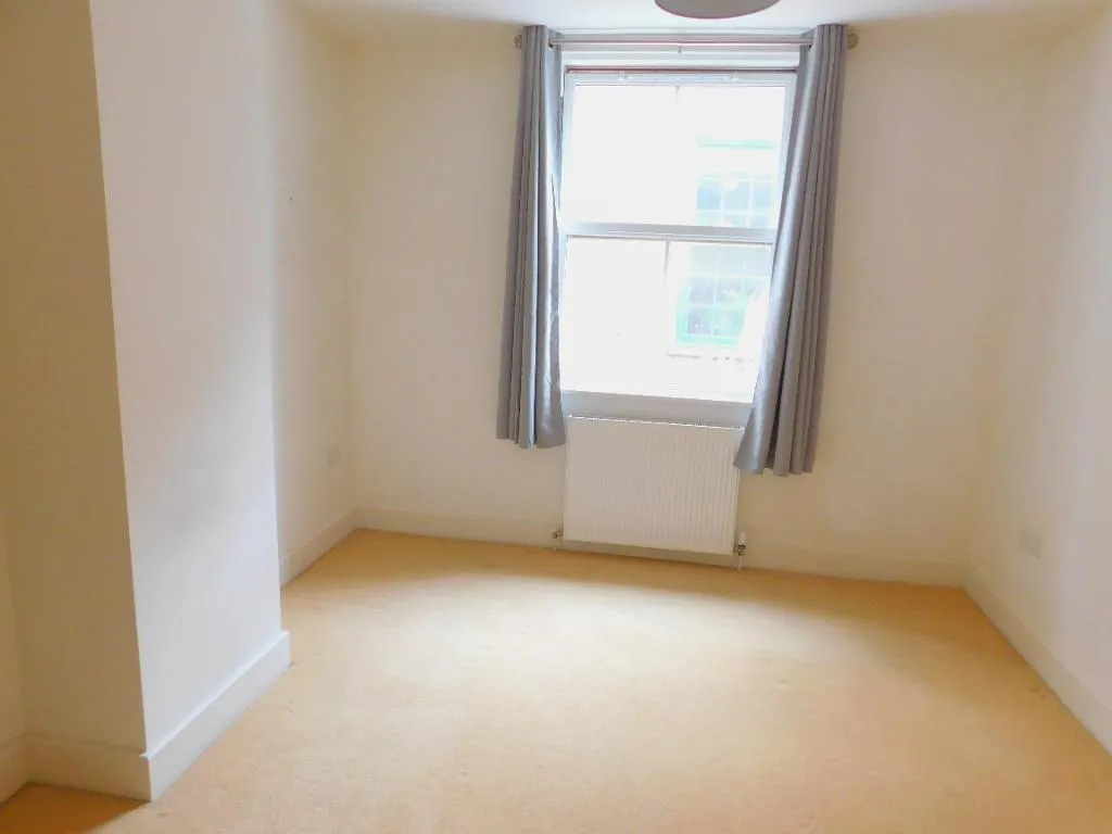 High Street, Sheerness, ME12, photo 7