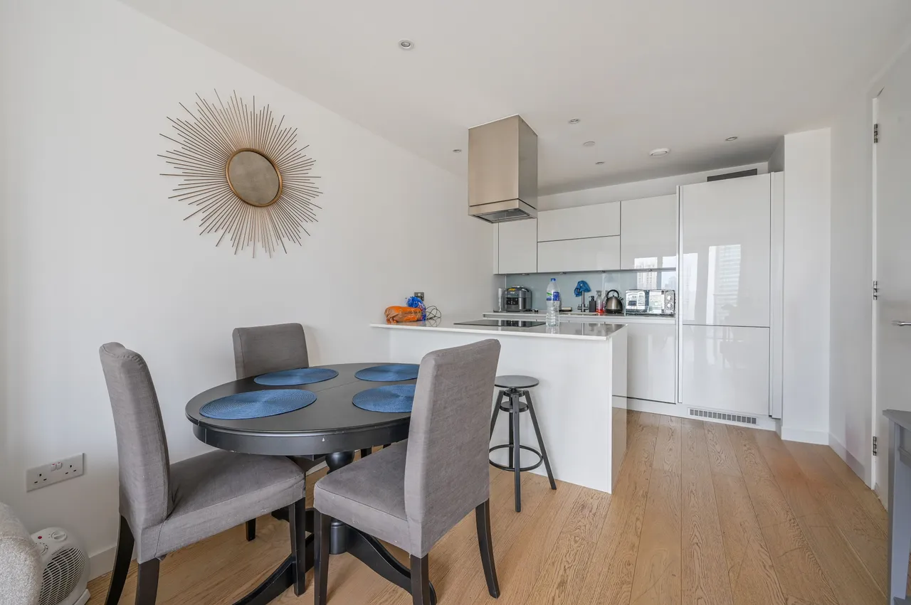 Apartment 128, Horizons Tower, 1 Yabsley Street, London, photo 6