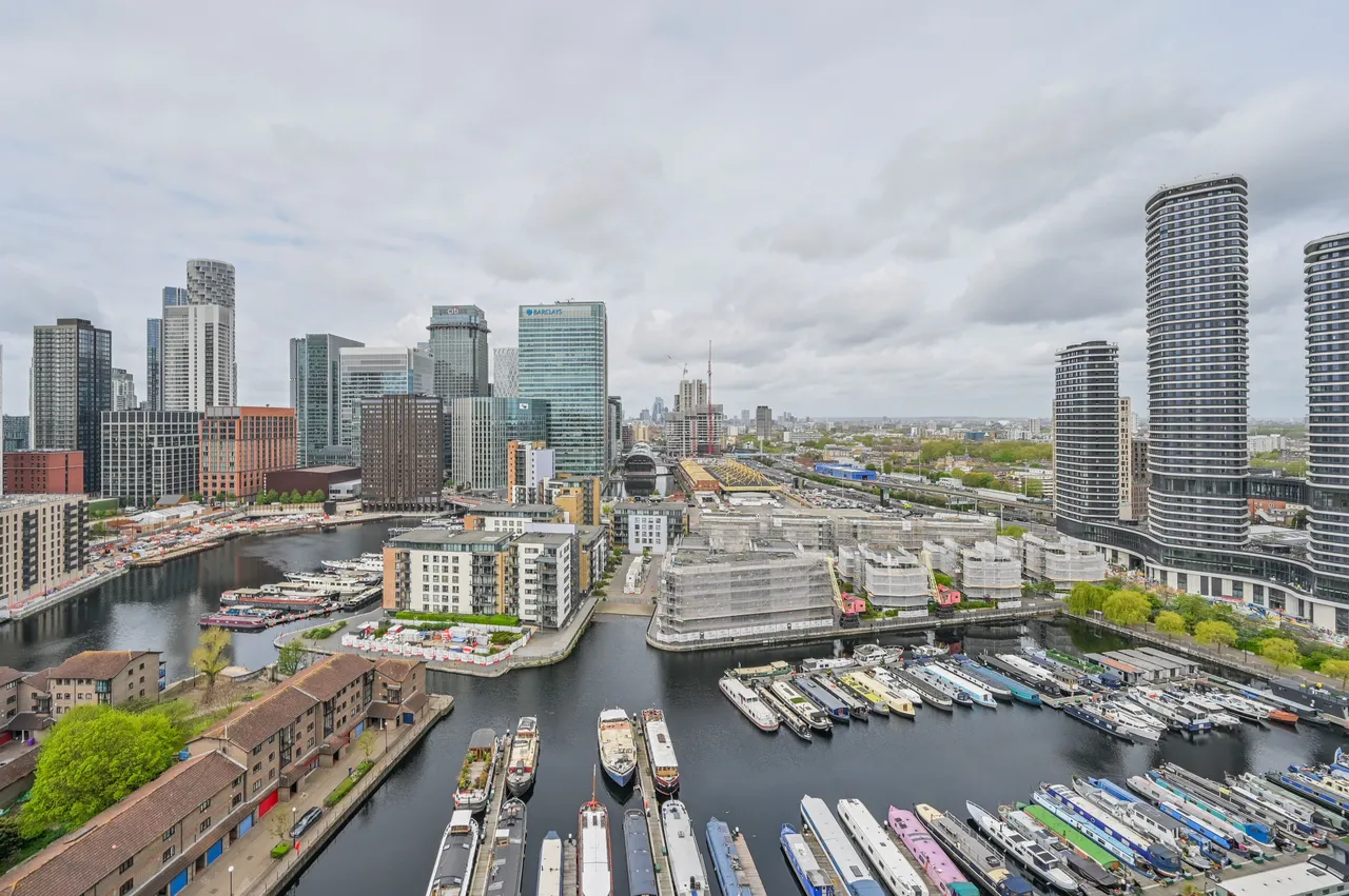 Apartment 128, Horizons Tower, 1 Yabsley Street, London, photo 5