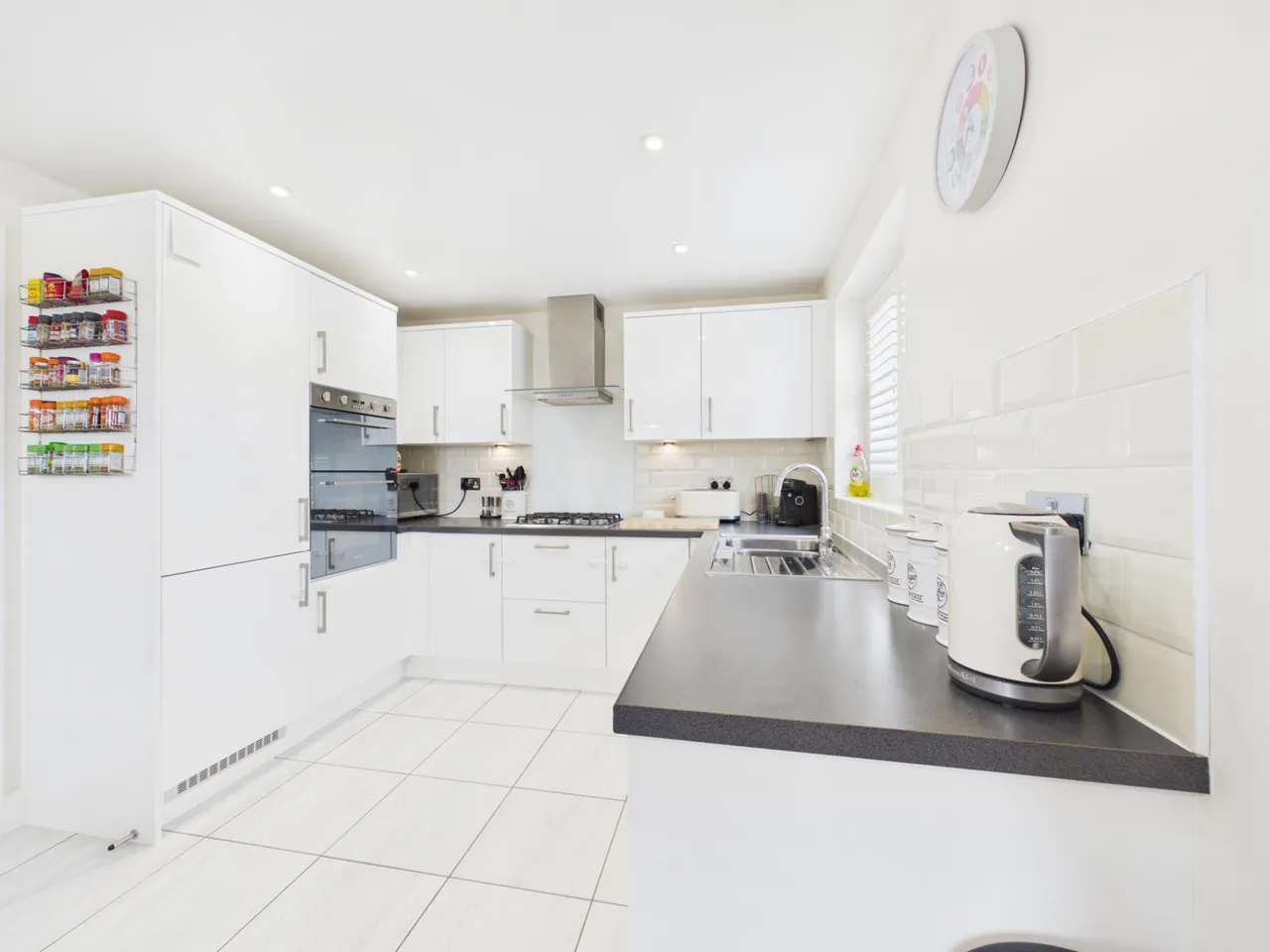Meadowland Close, Bramley, RG26, photo 3