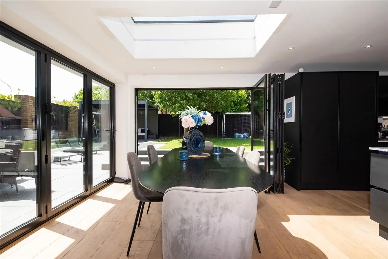 Sorrel Drive, Lightwater, photo 23