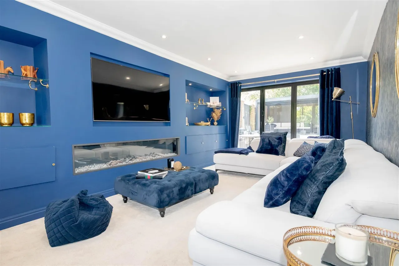 Sorrel Drive, Lightwater, photo 15