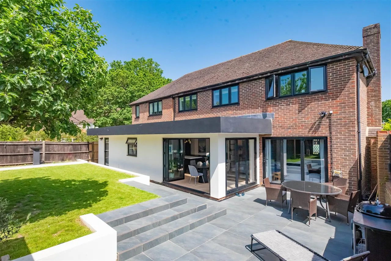 Sorrel Drive, Lightwater, photo 5