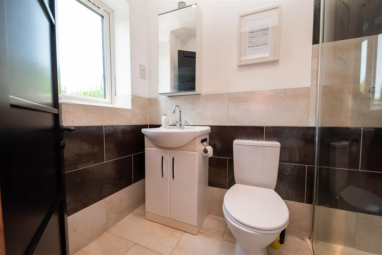 Sorrel Drive, Lightwater, photo 16