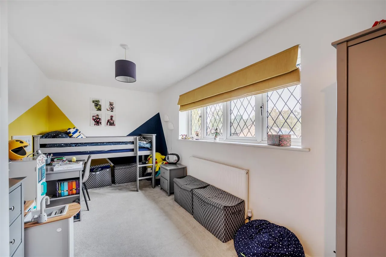 Sorrel Drive, Lightwater, photo 32