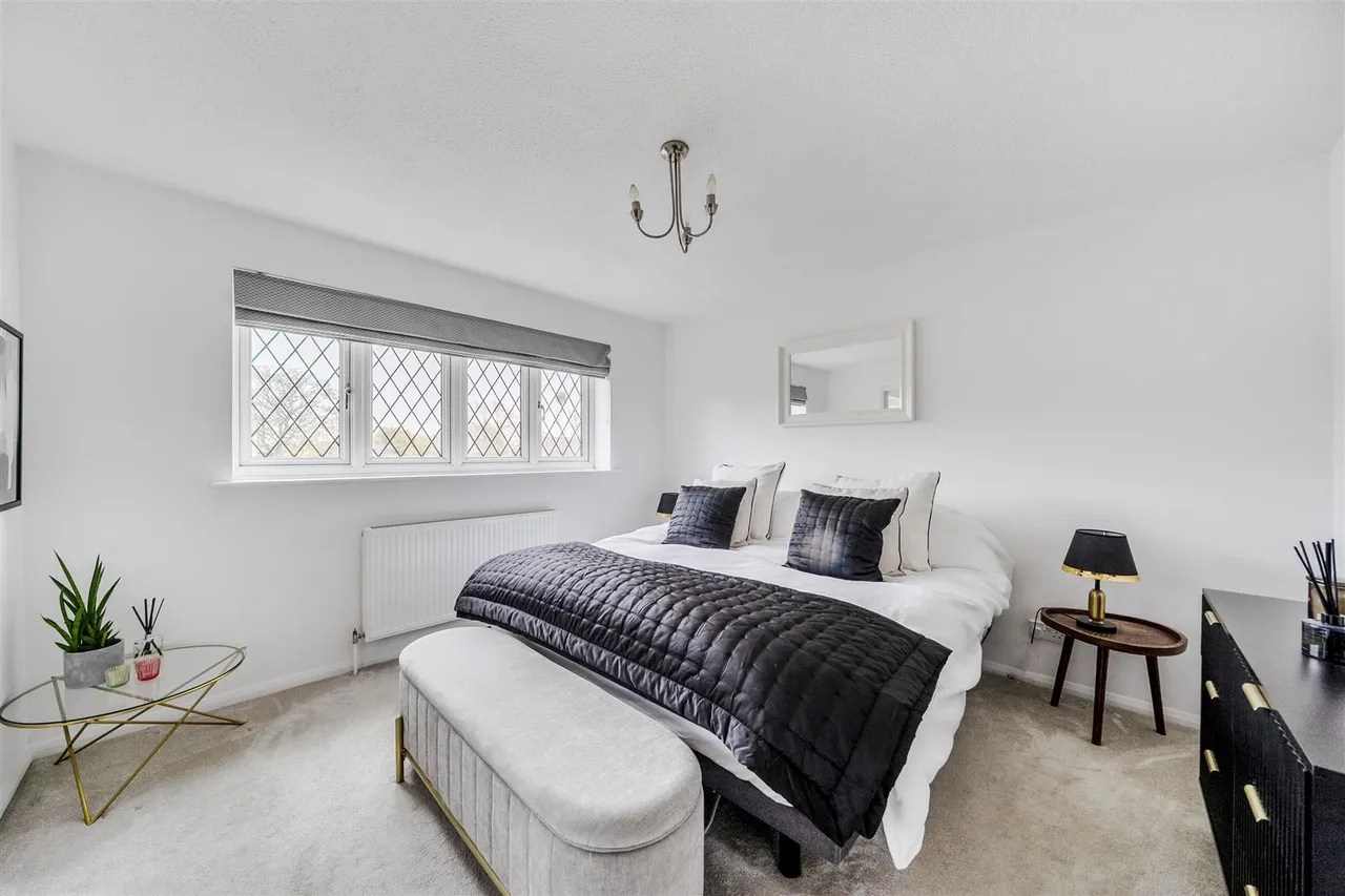 Sorrel Drive, Lightwater, photo 40