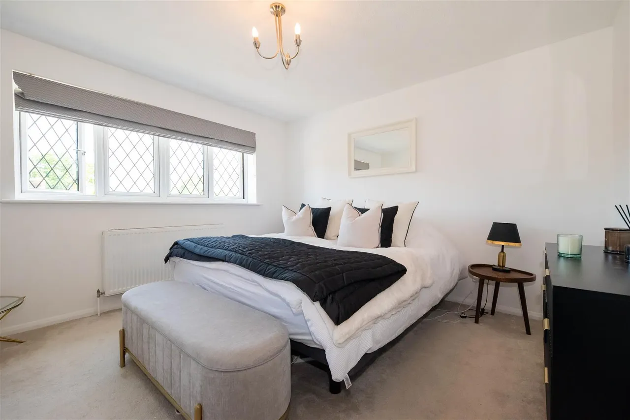 Sorrel Drive, Lightwater, photo 6