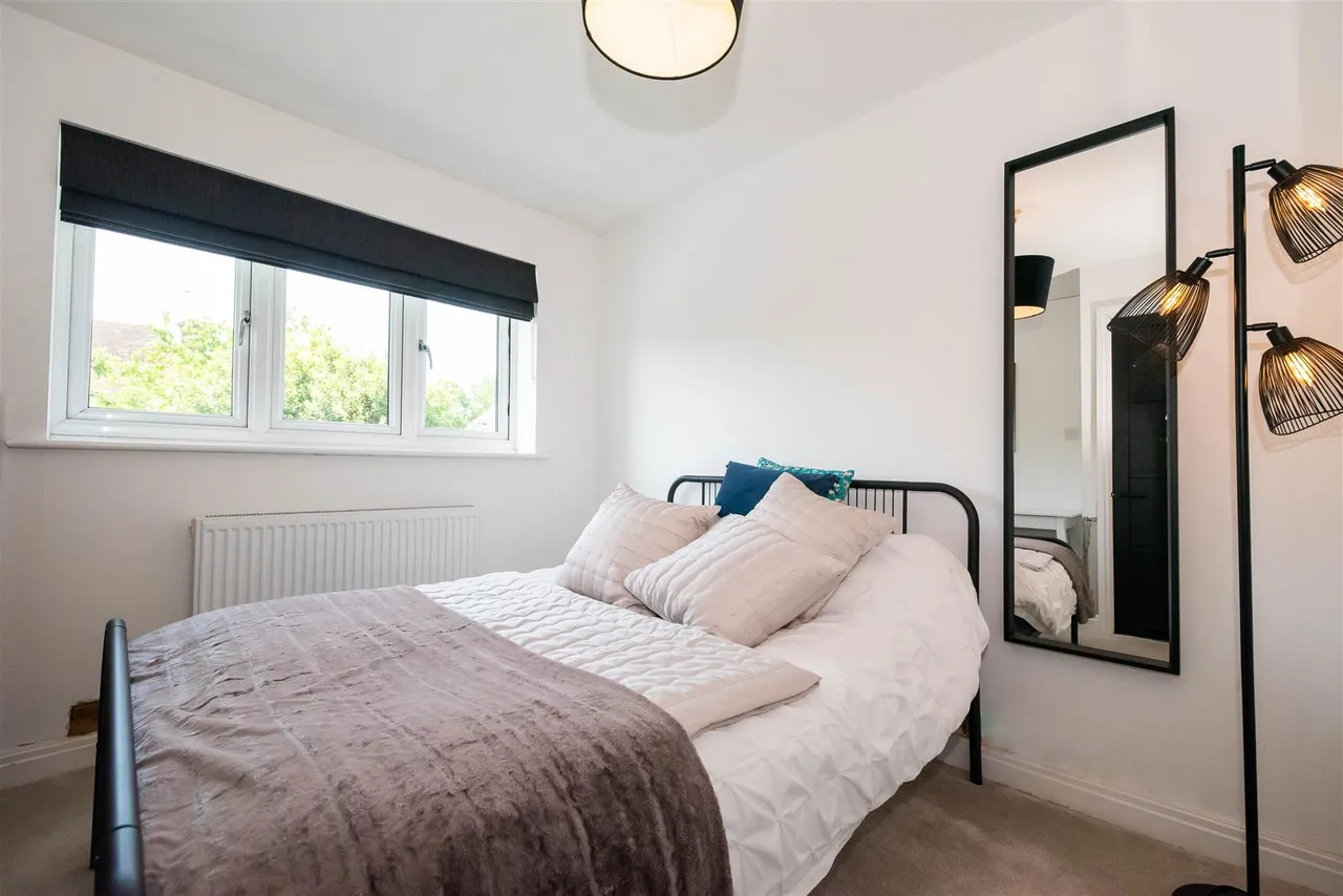 Sorrel Drive, Lightwater, photo 10