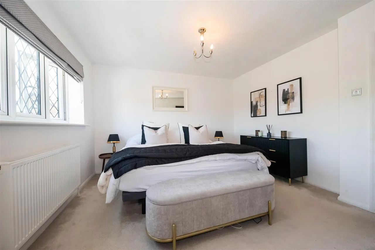 Sorrel Drive, Lightwater, photo 28
