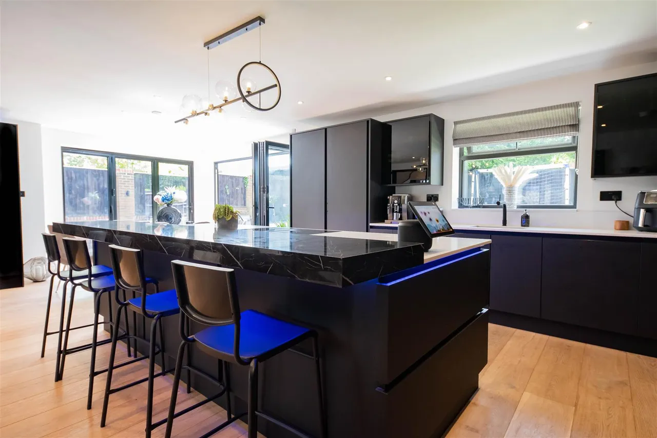 Sorrel Drive, Lightwater, photo 20