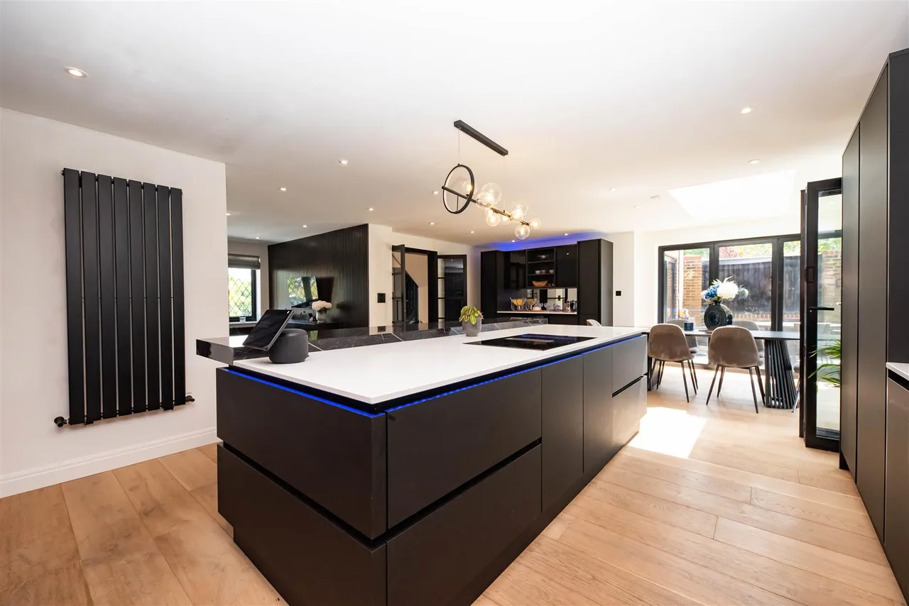 Sorrel Drive, Lightwater, photo 7