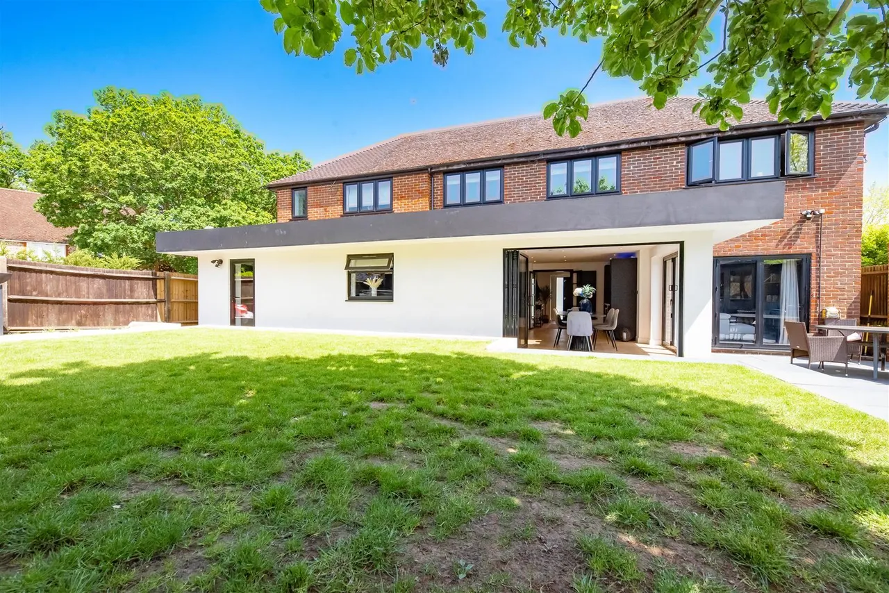 Sorrel Drive, Lightwater, photo 24