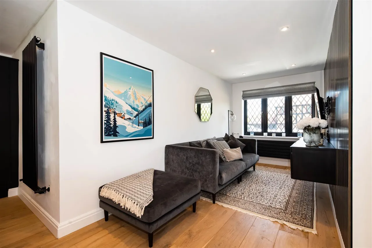 Sorrel Drive, Lightwater, photo 12
