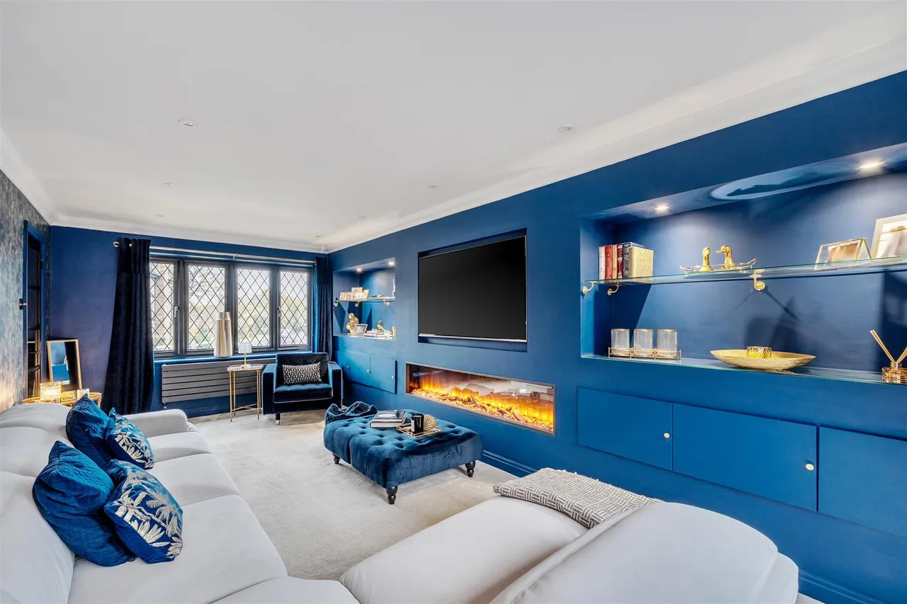 Sorrel Drive, Lightwater, photo 34