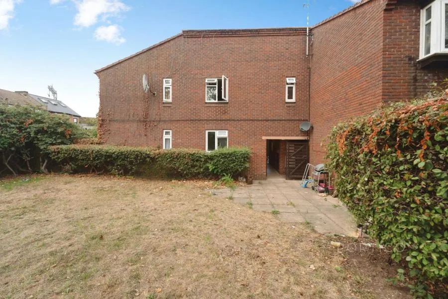 Briscoe Close, London, E11, photo 9