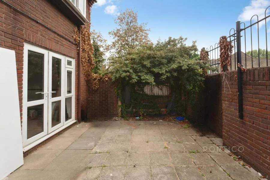 Briscoe Close, London, E11, photo 10