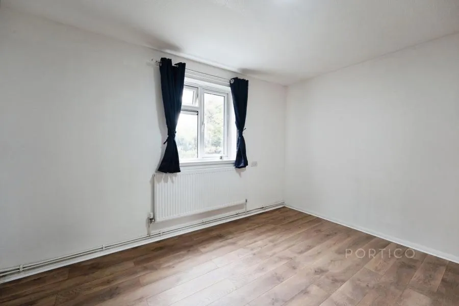 Briscoe Close, London, E11, photo 12