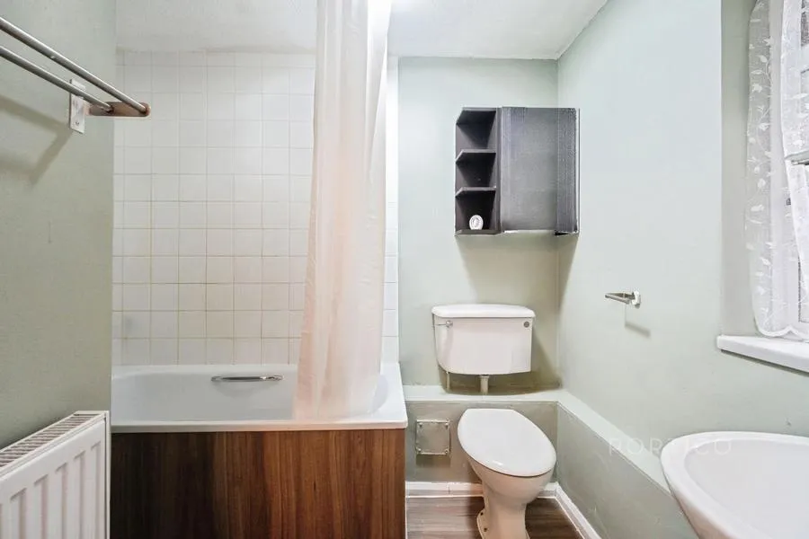 Briscoe Close, London, E11, photo 14