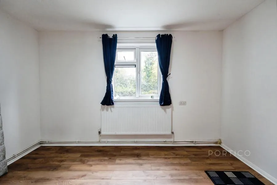 Briscoe Close, London, E11, photo 13
