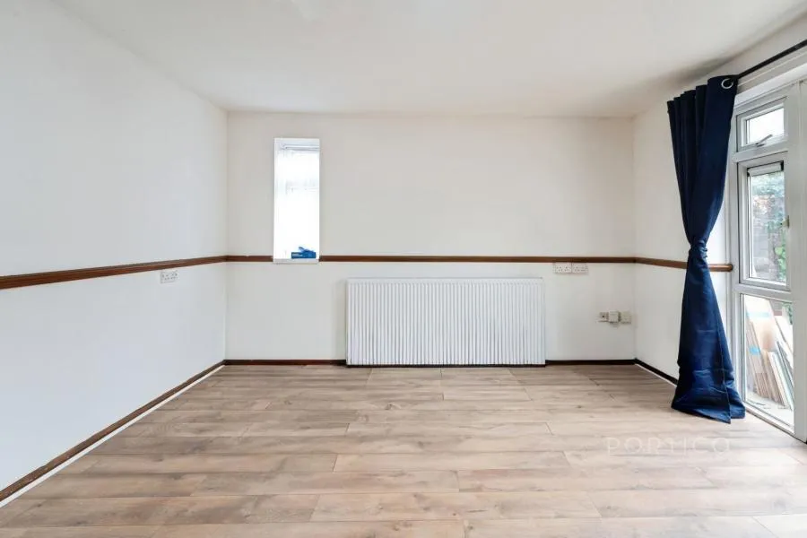 Briscoe Close, London, E11, photo 2