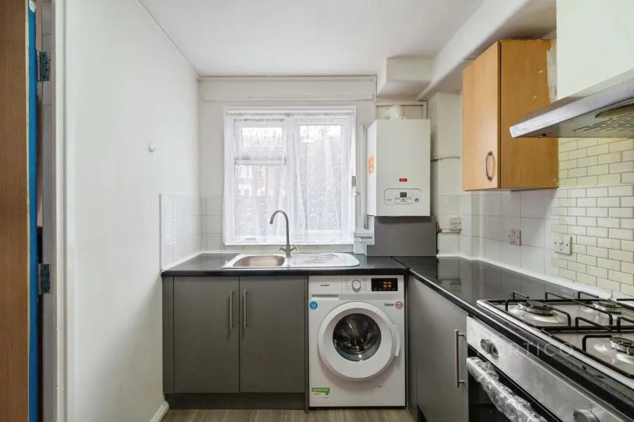 Briscoe Close, London, E11, photo 6