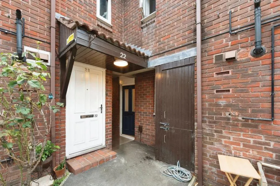 1 bed flat to rent, Briscoe Close, London, E11