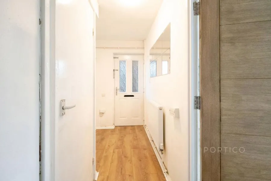 Briscoe Close, London, E11, photo 15