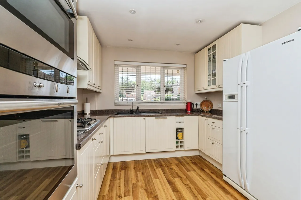 Hayes Barton, Pyrford, GU22, photo 5