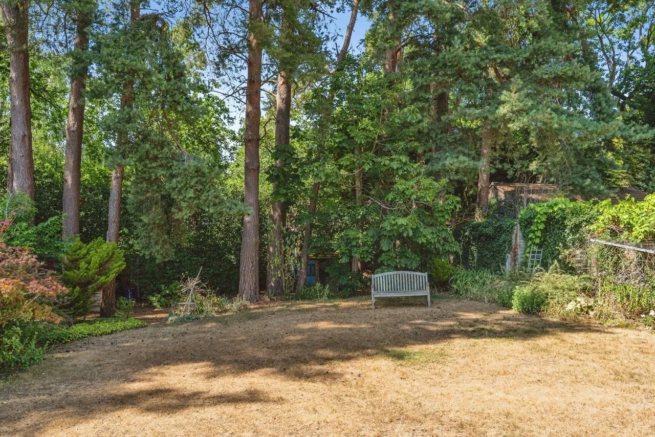 Hayes Barton, Pyrford, GU22, photo 16