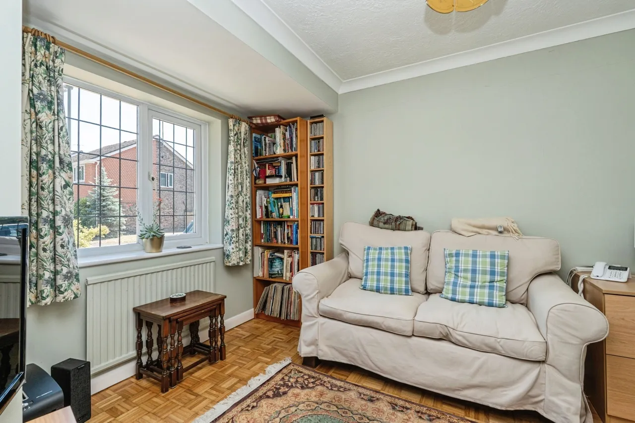 Hayes Barton, Pyrford, GU22, photo 6