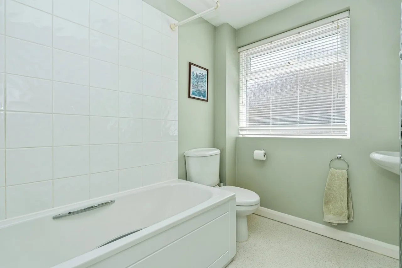 Hayes Barton, Pyrford, GU22, photo 11