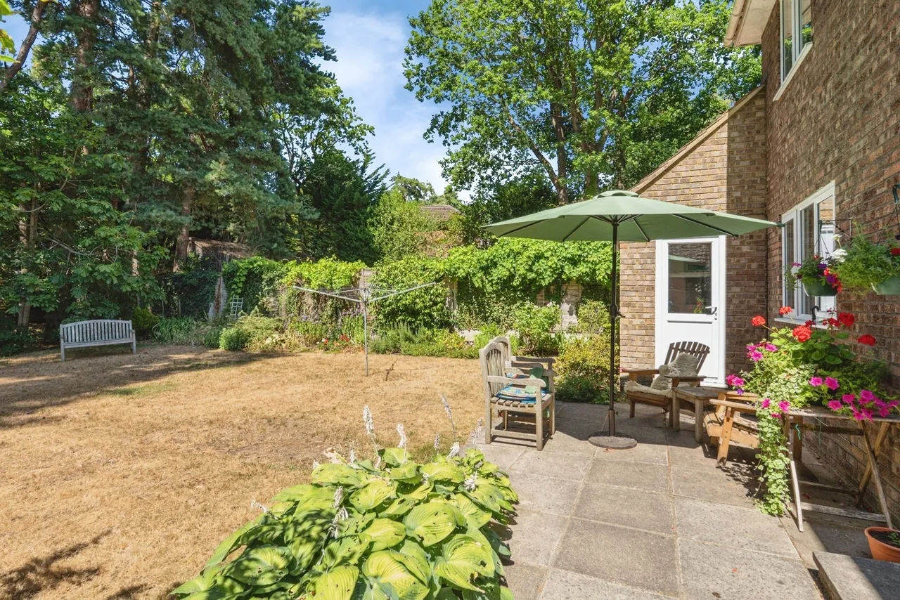 Hayes Barton, Pyrford, GU22, photo 14