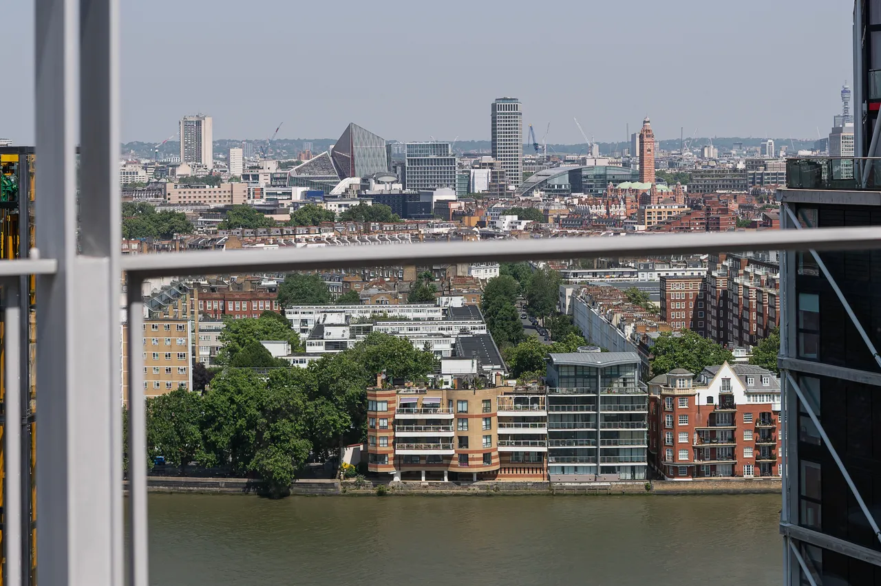 London, SW11, photo 57