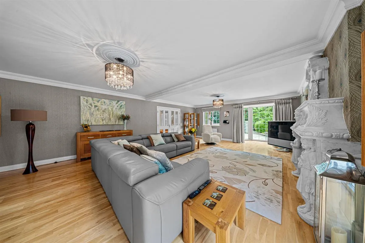 Oak House, Thorp, photo 9
