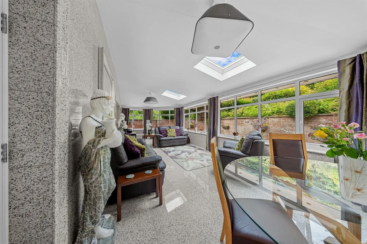 Oak House, Thorp, photo 11