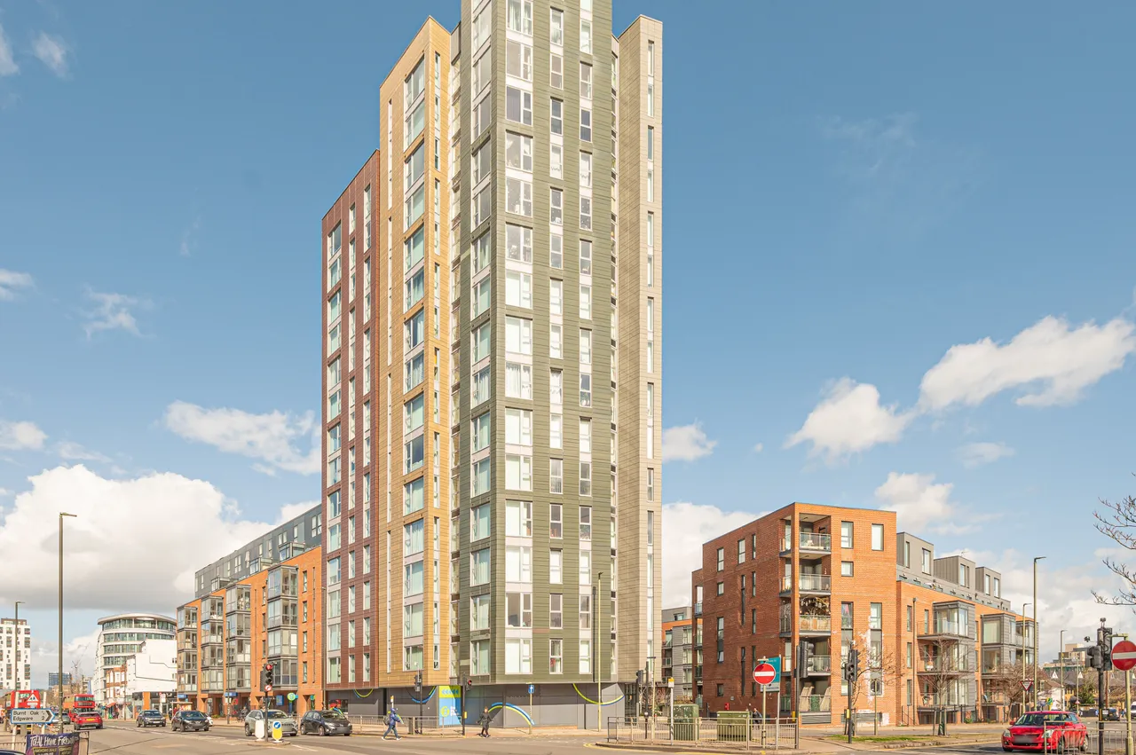 London, NW9, photo 6