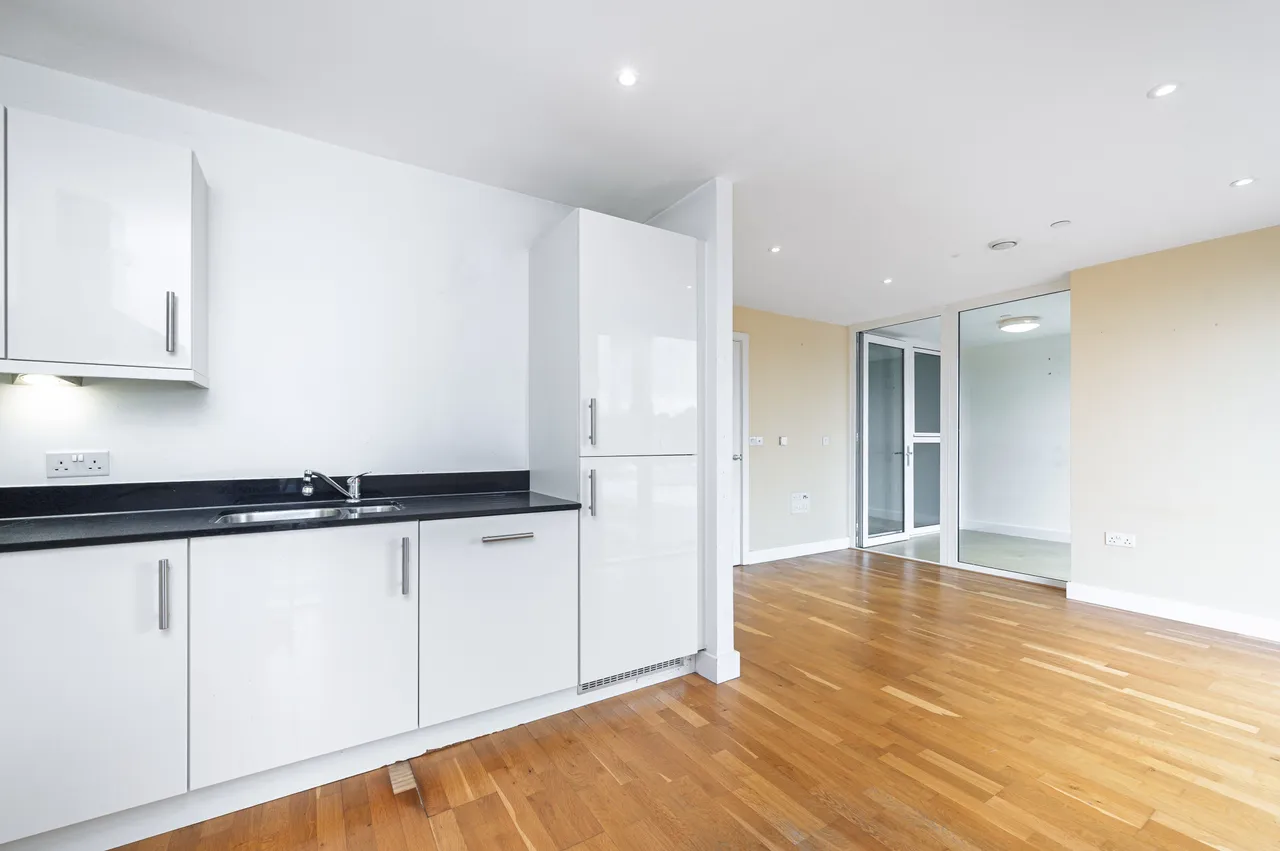 London, NW9, photo 8