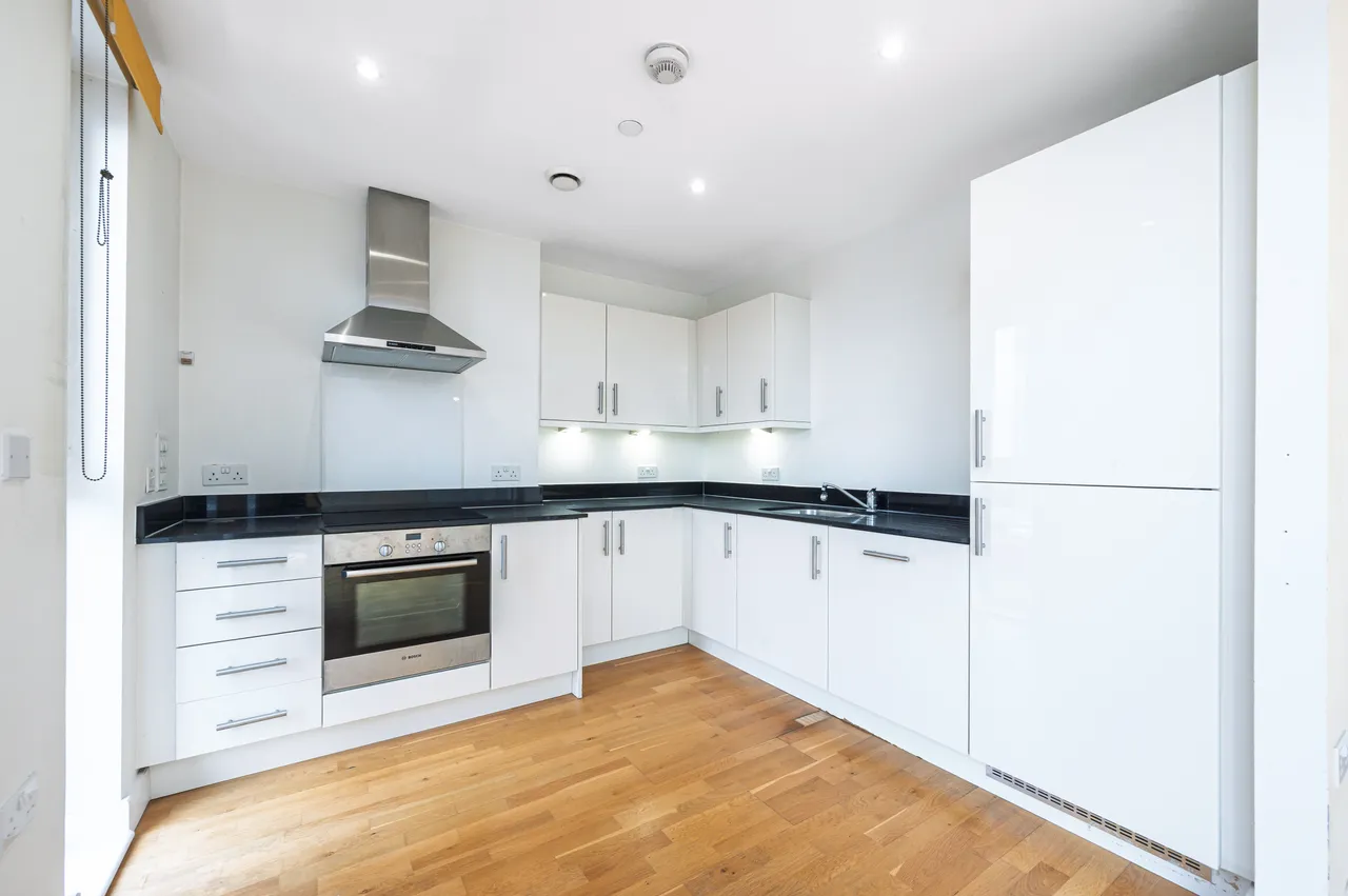 London, NW9, photo 2